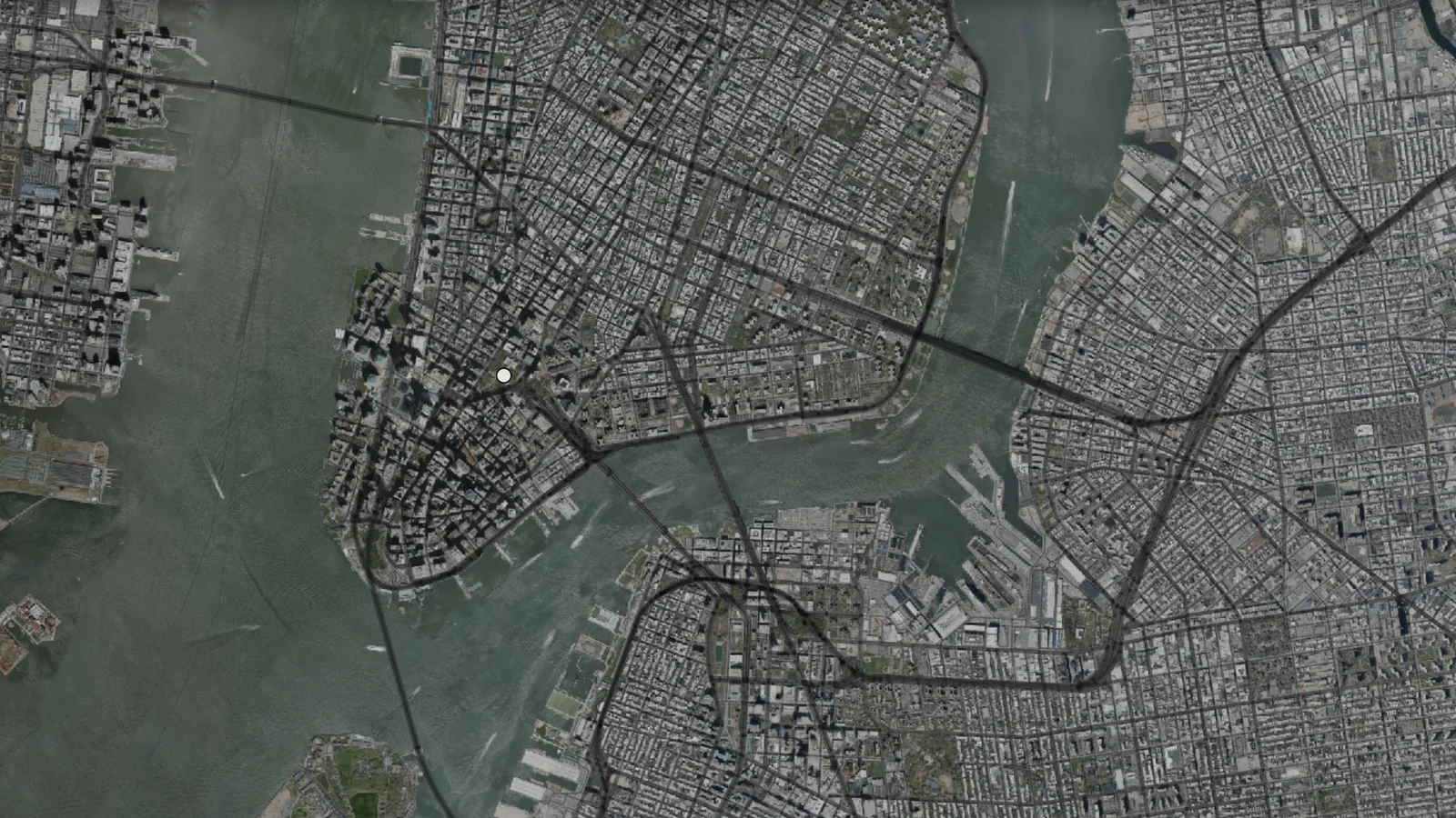 Lower Manhattan and Brooklyn across the East River on New York's official aerial photos in Takt